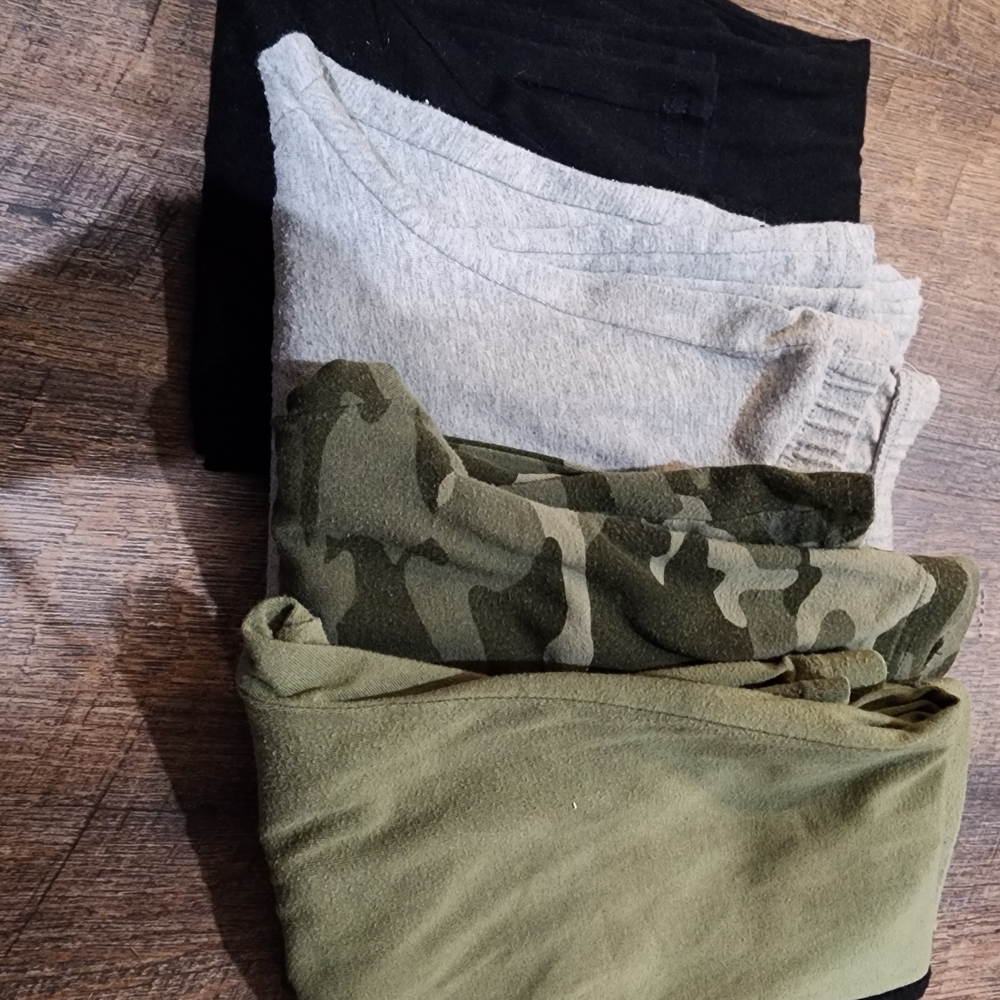 Old Navy Kids Black, Gray, and Camouflage Leggings Set
